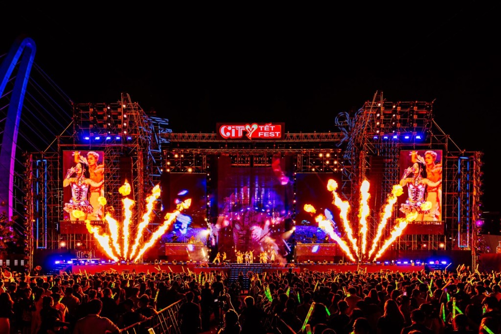 Thi Công Sân Khấu & Hạ Tầng Cho City Tết Fest 2024