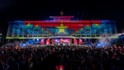 MPX Thi Công Khán Đài Diễu Binh Và Sân Khấu Nổi Đại Lễ 30/4/2025 Tại TP.HCM