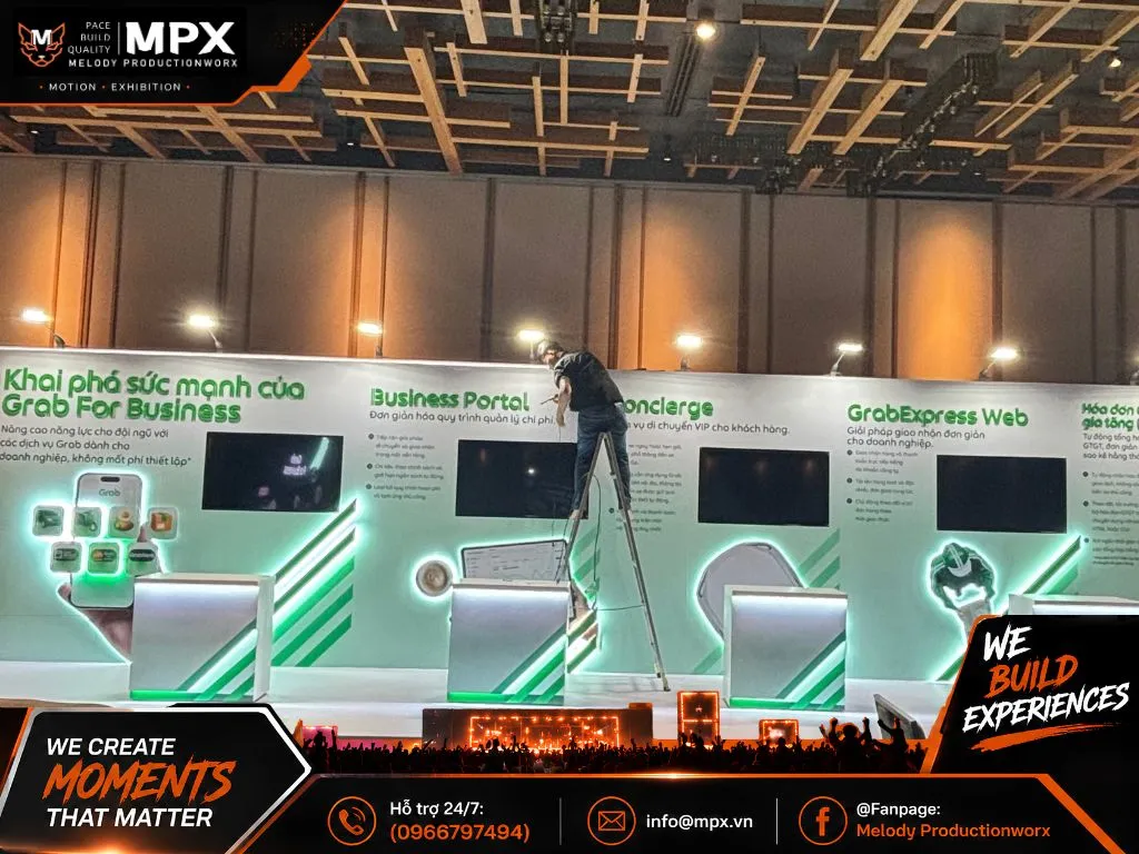 Lắp đặt hệ thống đèn chiếu sáng và màn hình LED trình chiếu tại gian hàng Grab For Business sự kiện InnoEx